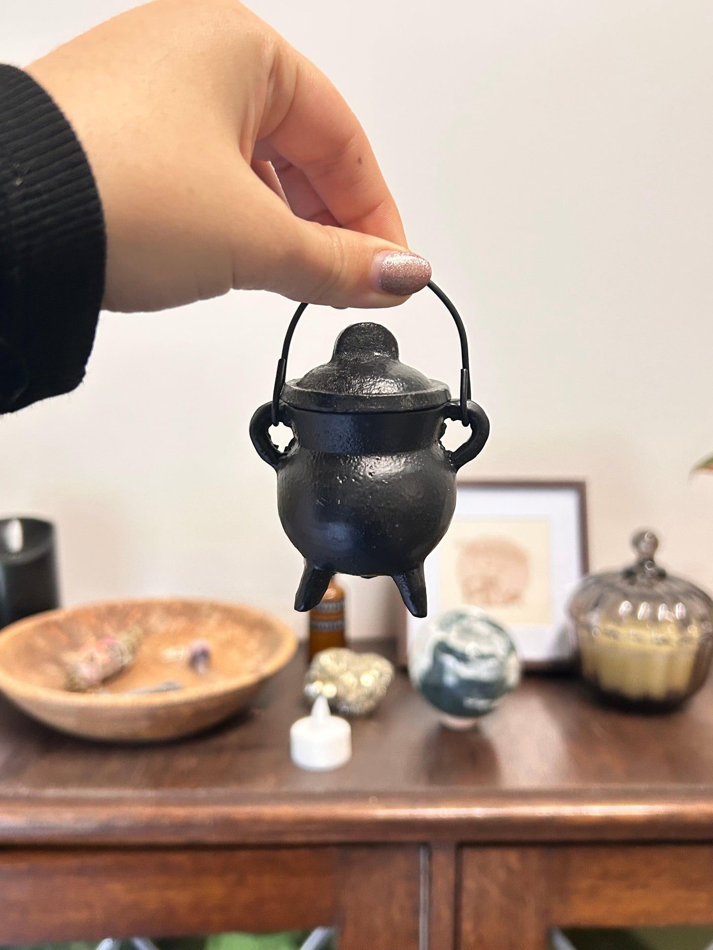 mini cast iron cauldron