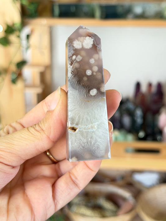 Black Flower Agate Tower | K