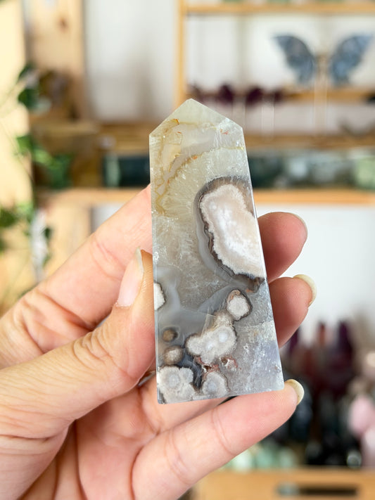 Black Flower Agate Tower | E