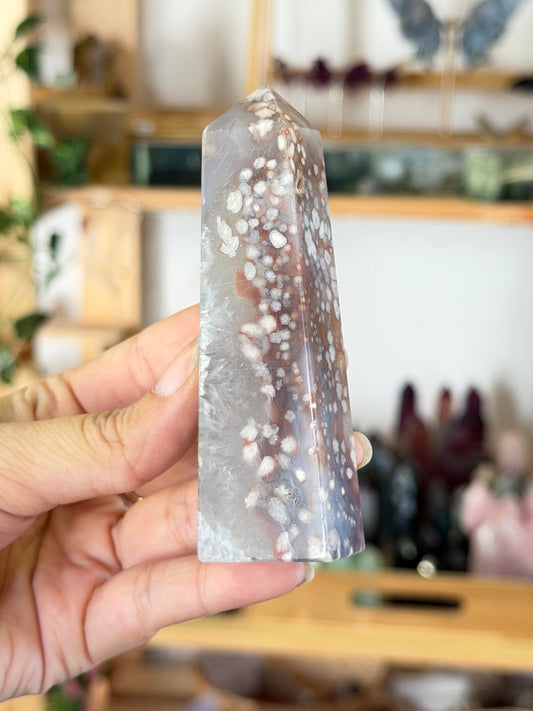Black Flower Agate Tower | I