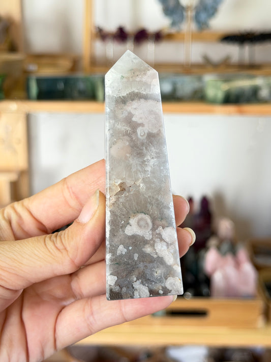 Black Flower Agate Tower | G