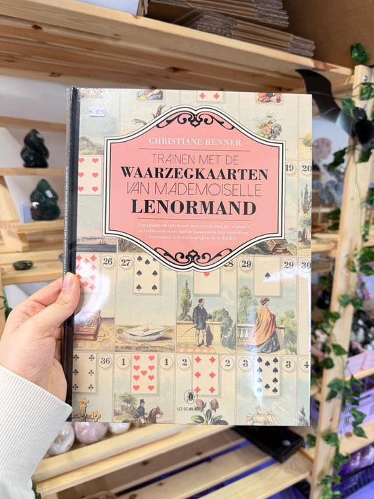 Trainen met de waarzegkaarten van Mademoiselle Lenormand