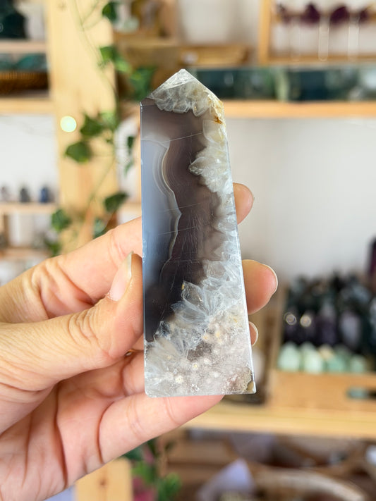 Black Flower Agate Tower | J